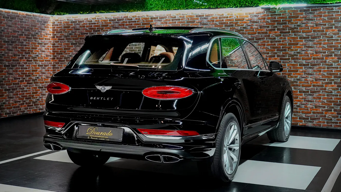 Discover the Bentley Bentayga prestigious British flagship performance SUV